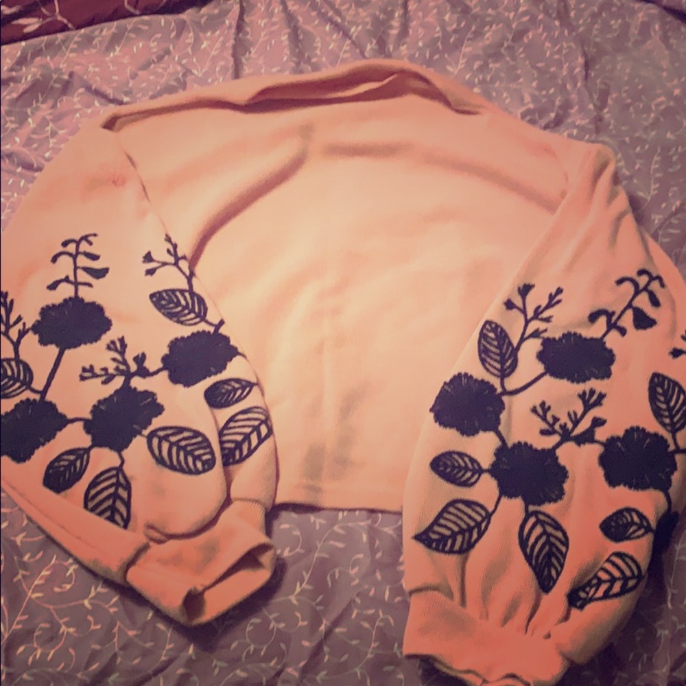 Flared sleeve crop too
